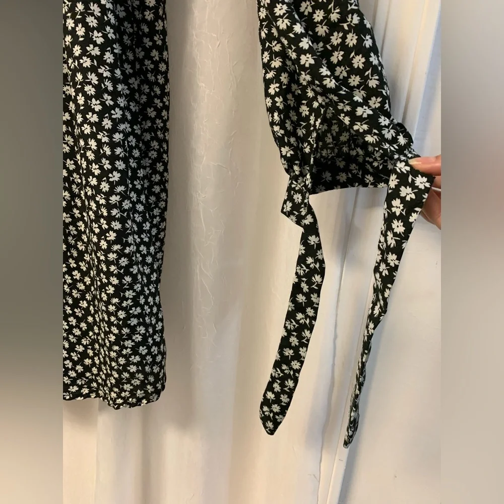 Black & White Floral Dress - Picture 3 of 10